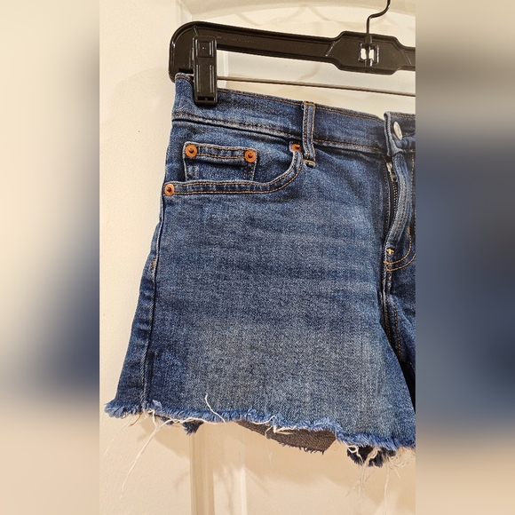 Gap Denim Cutoff Women Shorts - Picture 2 of 13